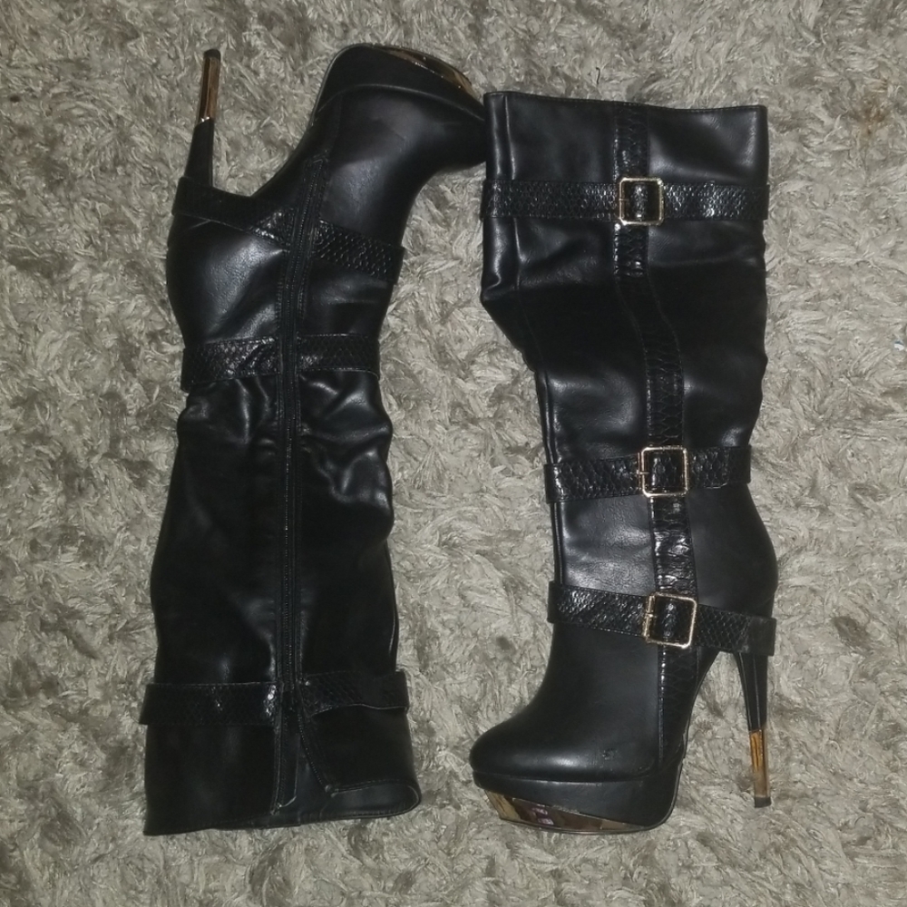 knee length all black pumps